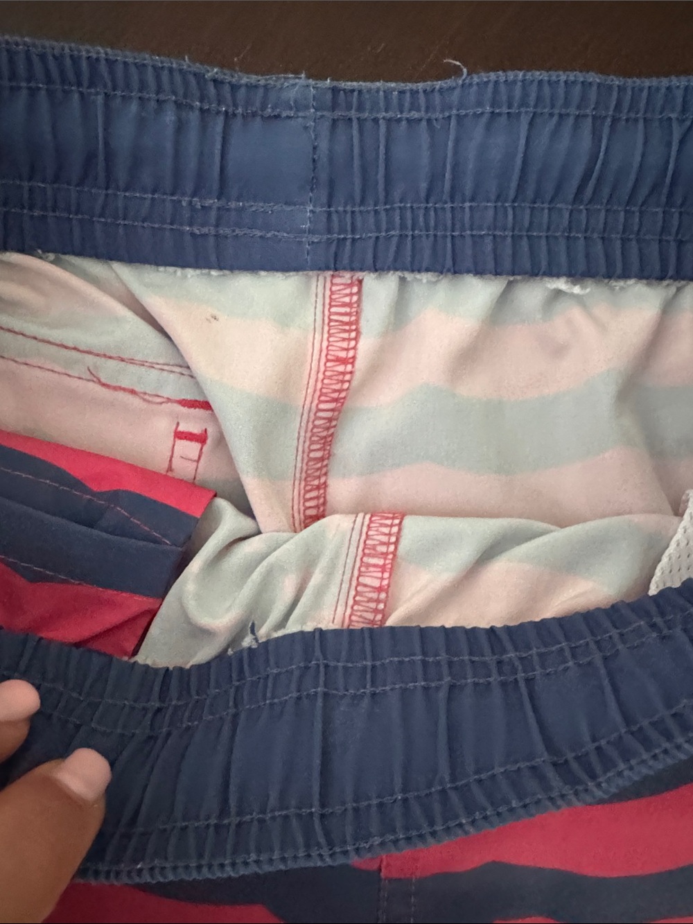 Size pairs of size medium boys vineyard vines swim trunks - Picture 8 of 14